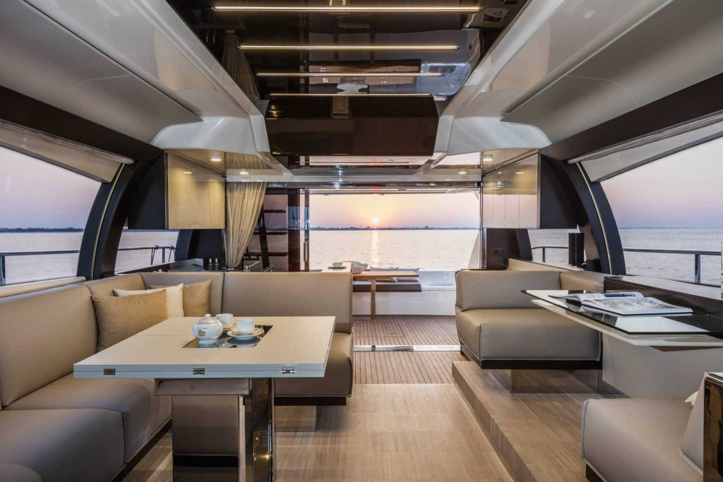 FerrettiYachts_550_Main Deck-0007_11318.jpg