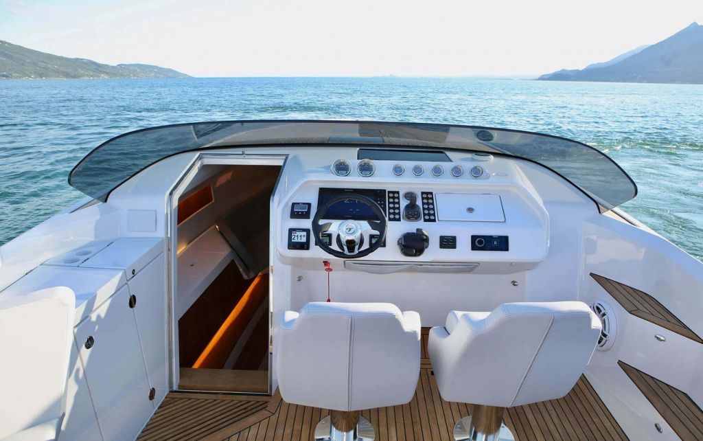 Frauscher 1212 Ghost _2.jpg