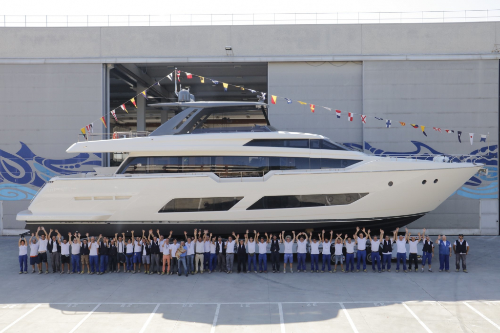 17069-the-ferretti-group-launches-the-first-ferretti-850-yacht.jpg