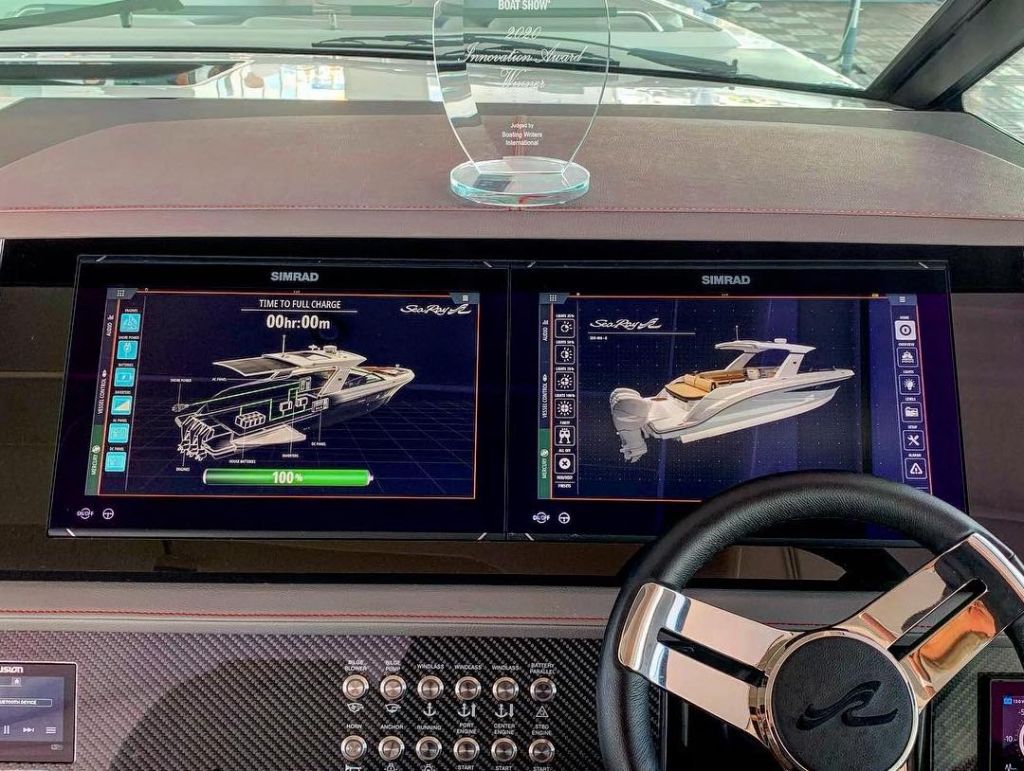 Катер Sea Ray SLX-R 400e – инновационный пост управления Катер Sea Ray SLX-R 400e – инновационный пост управления