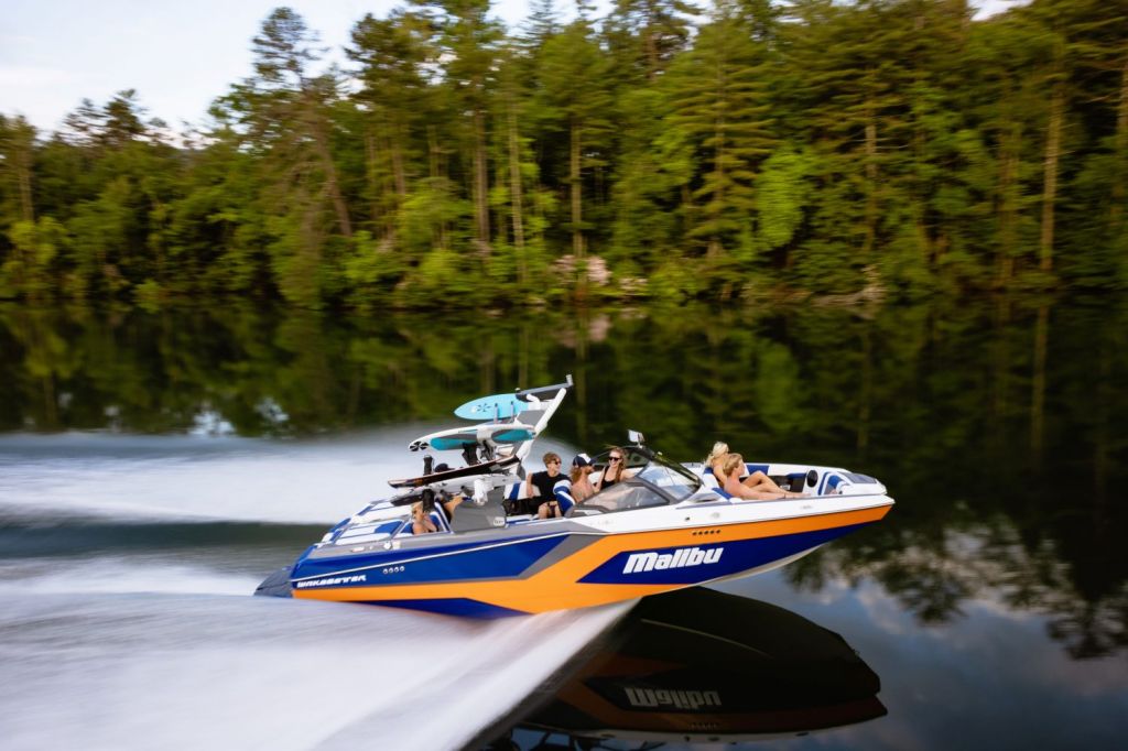 Malibu 23 MXZ 7.jpg Malibu 23 MXZ .jpg