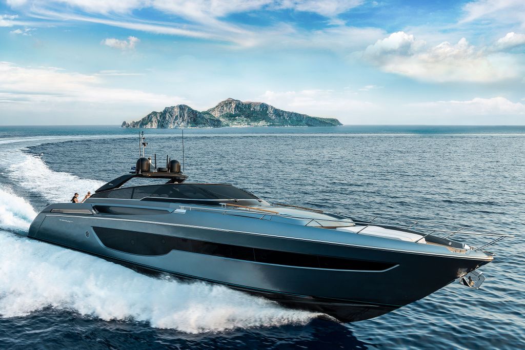 Riva_76'BahamasSuperNew_Cruising-0002.jpg