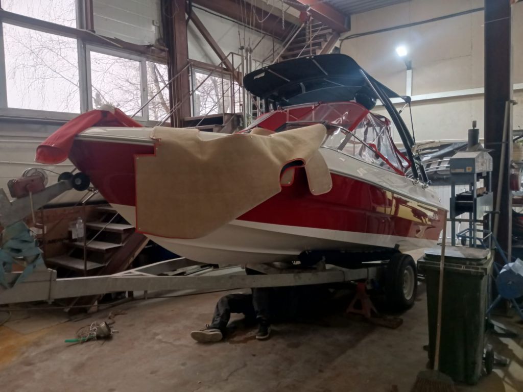 Комплексная мойка корпуса яхты