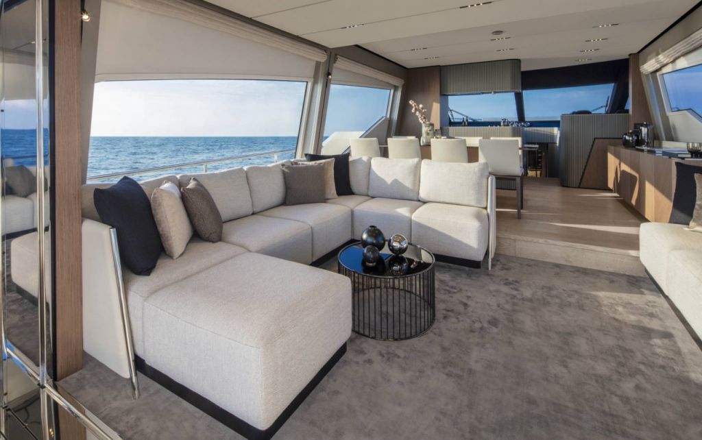 ferrettiyachts_720new_main-deck_0002_40861.jpg