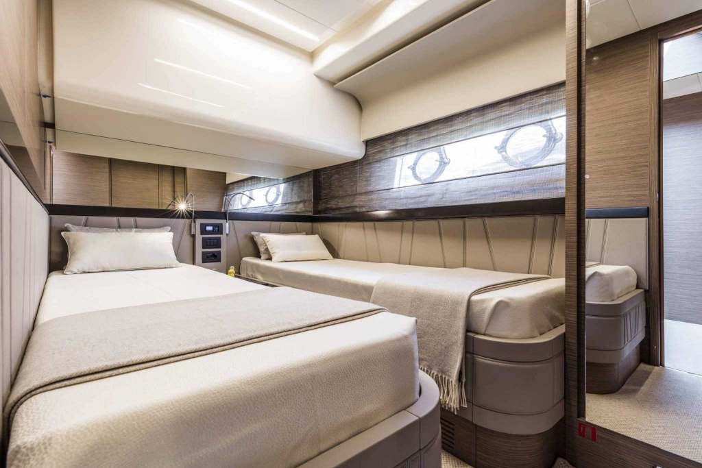 FerrettiYachts_550_Lower Deck-0007_11329.jpg
