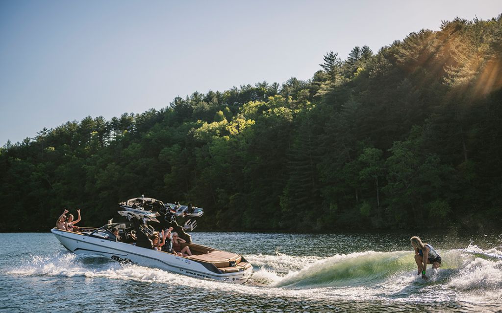 катер буксировщик malibu 25 lsv