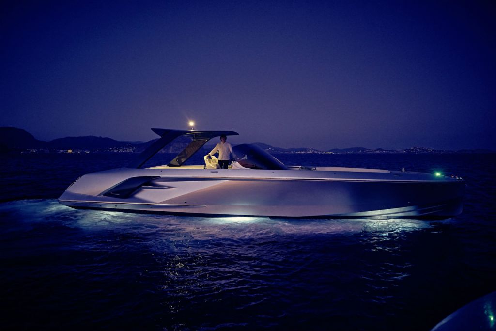 Frauscher 1414 Demon Air BOB Award -at night