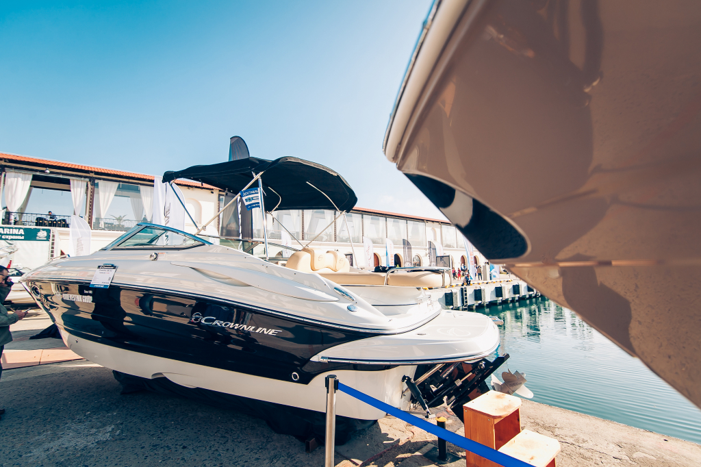 Crownline 266 SC.jpg