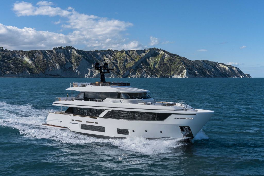 CustomLine_Navetta30New_Cruising-0002_47793.jpg