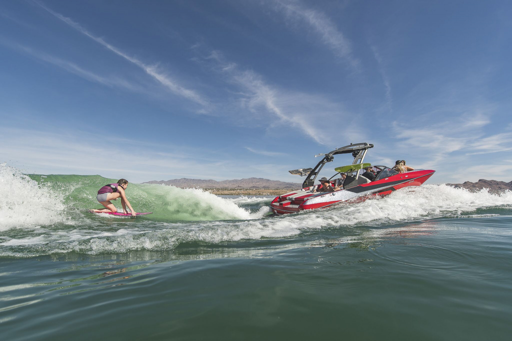 катер malibu 21 mlx.jpg